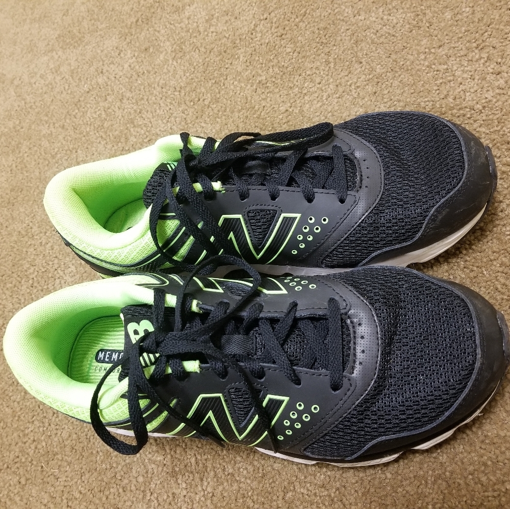 New Balance Mens 675v2 size 9.5